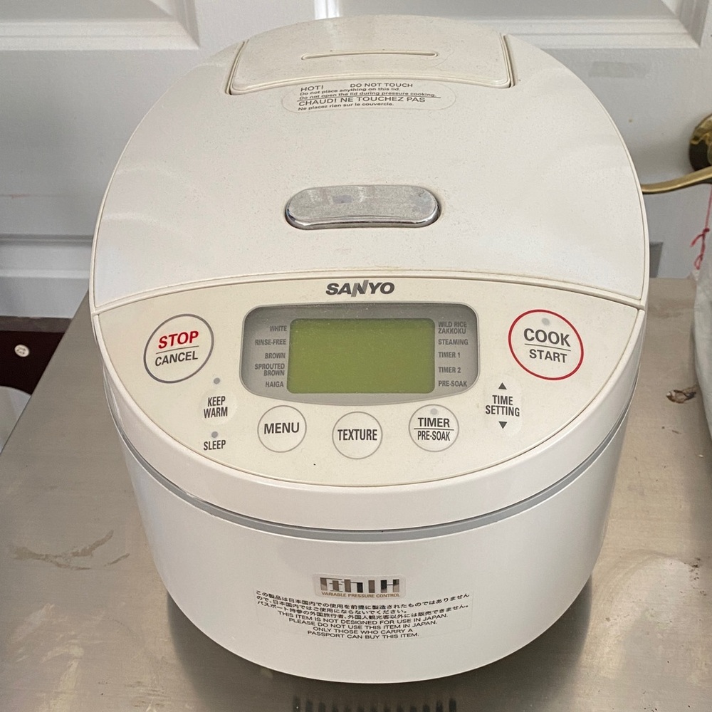Sanyo White Digital Rice Cooker